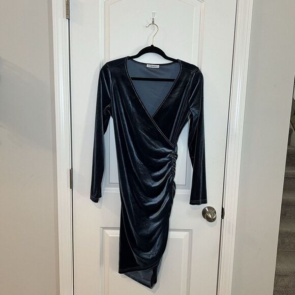 Guberry Women’s  Dress  Bodycon Velour Medium Prom Homecoming Wedding - Picture 1 of 5